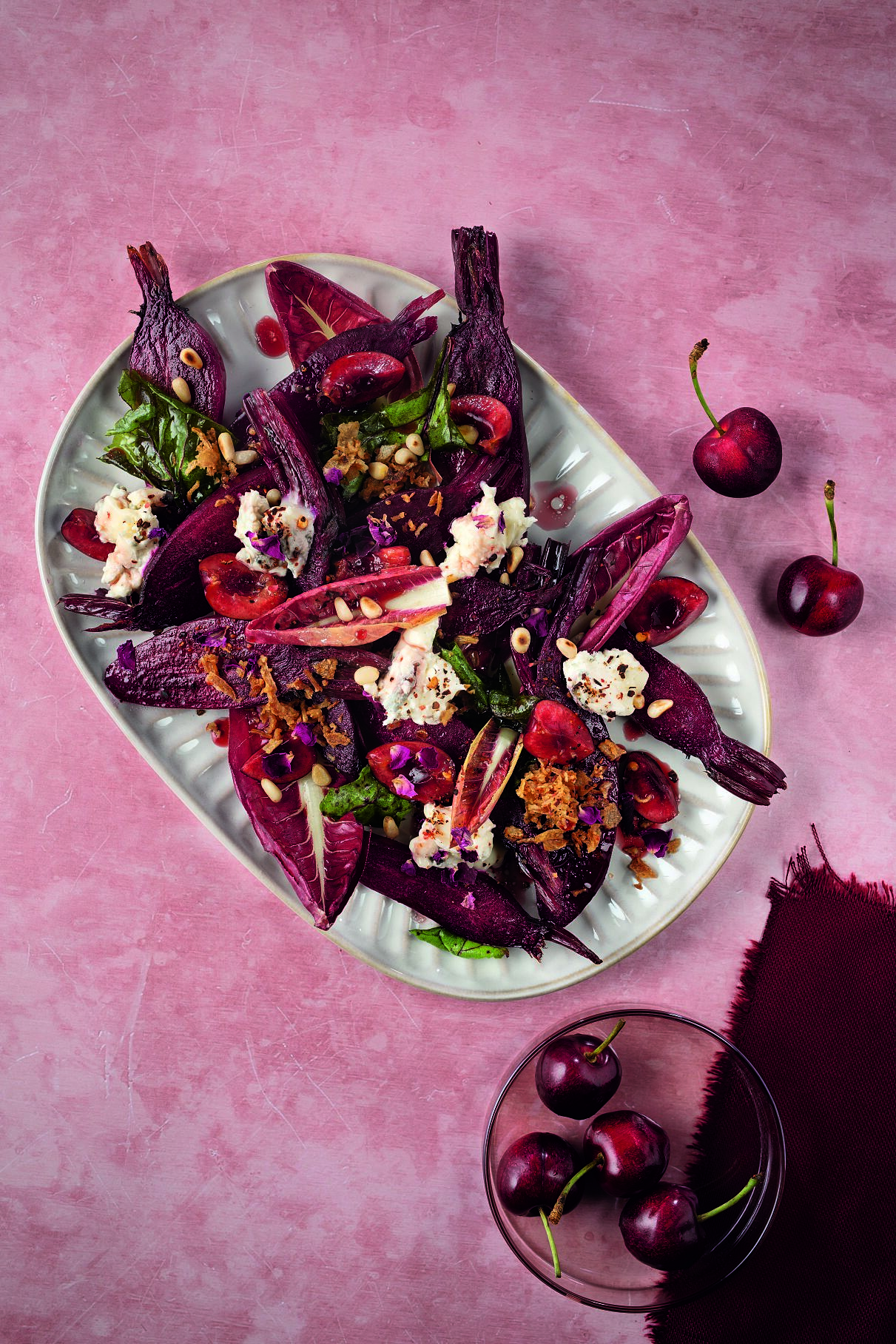 Rote Rueben mit Radicchio, Gorgonzola und Kirschen