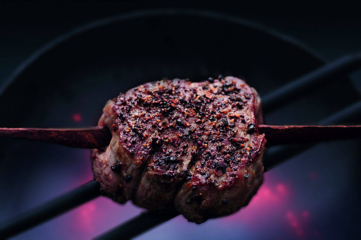 Köstlich mariniert ist halb gegrillt.