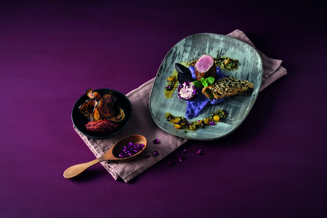 Lamm mit Trüffelkartoffeln und Rosenblütenbutter